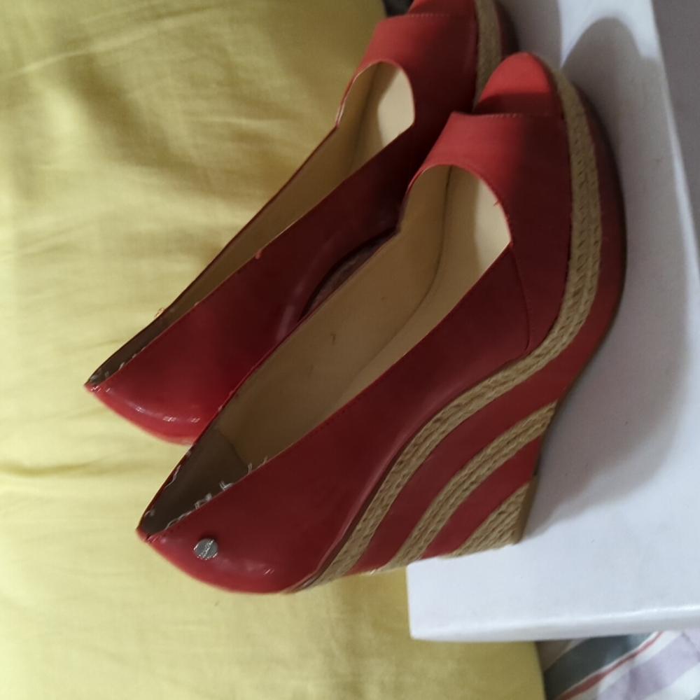 Calvin Klein size 9.5 4 1/2 inch platform heel in pick coral only worn one time
